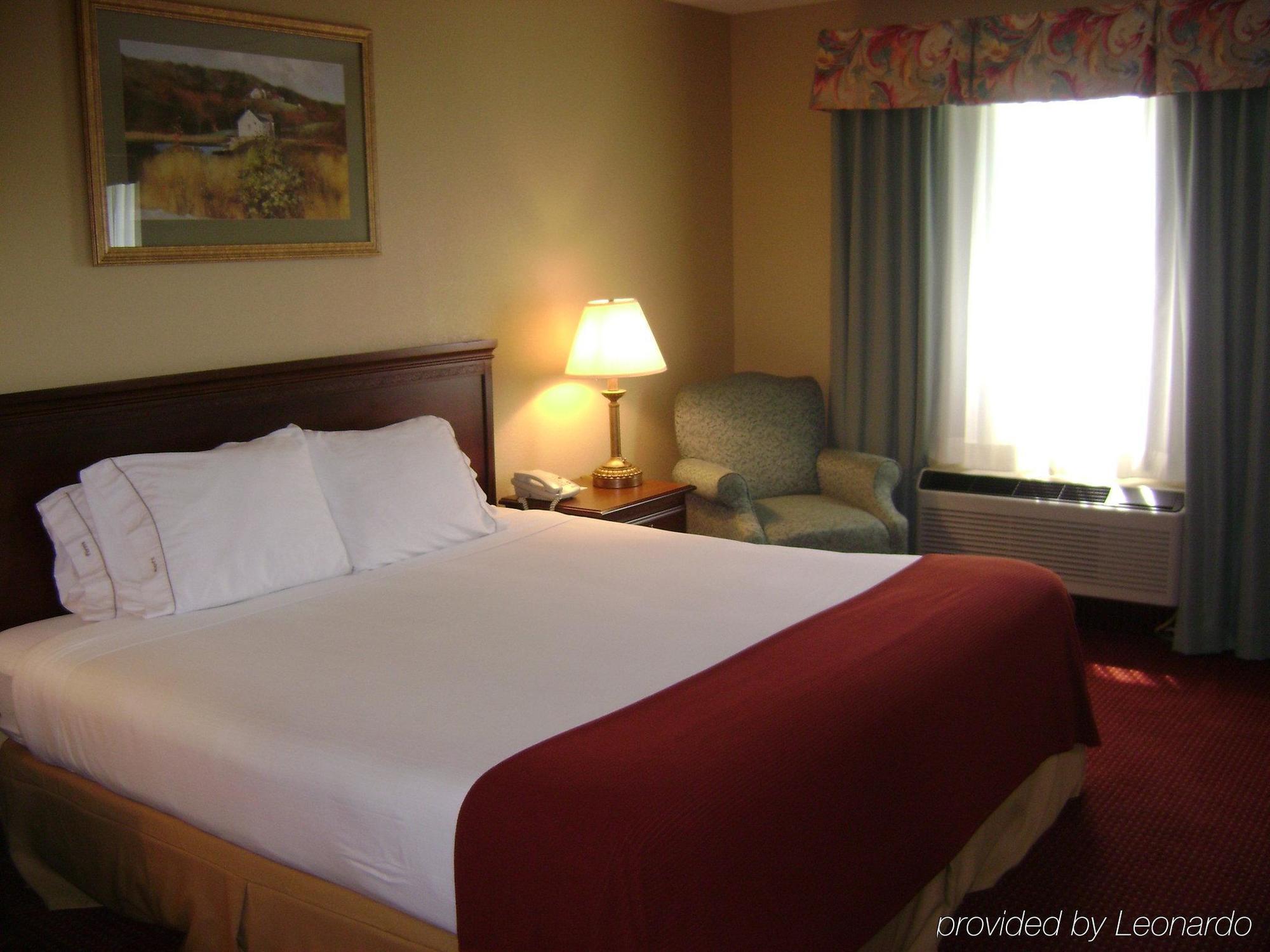 Holiday Inn Express Irwin-Pa Turnpike Exit 67, An Ihg Hotel Room photo