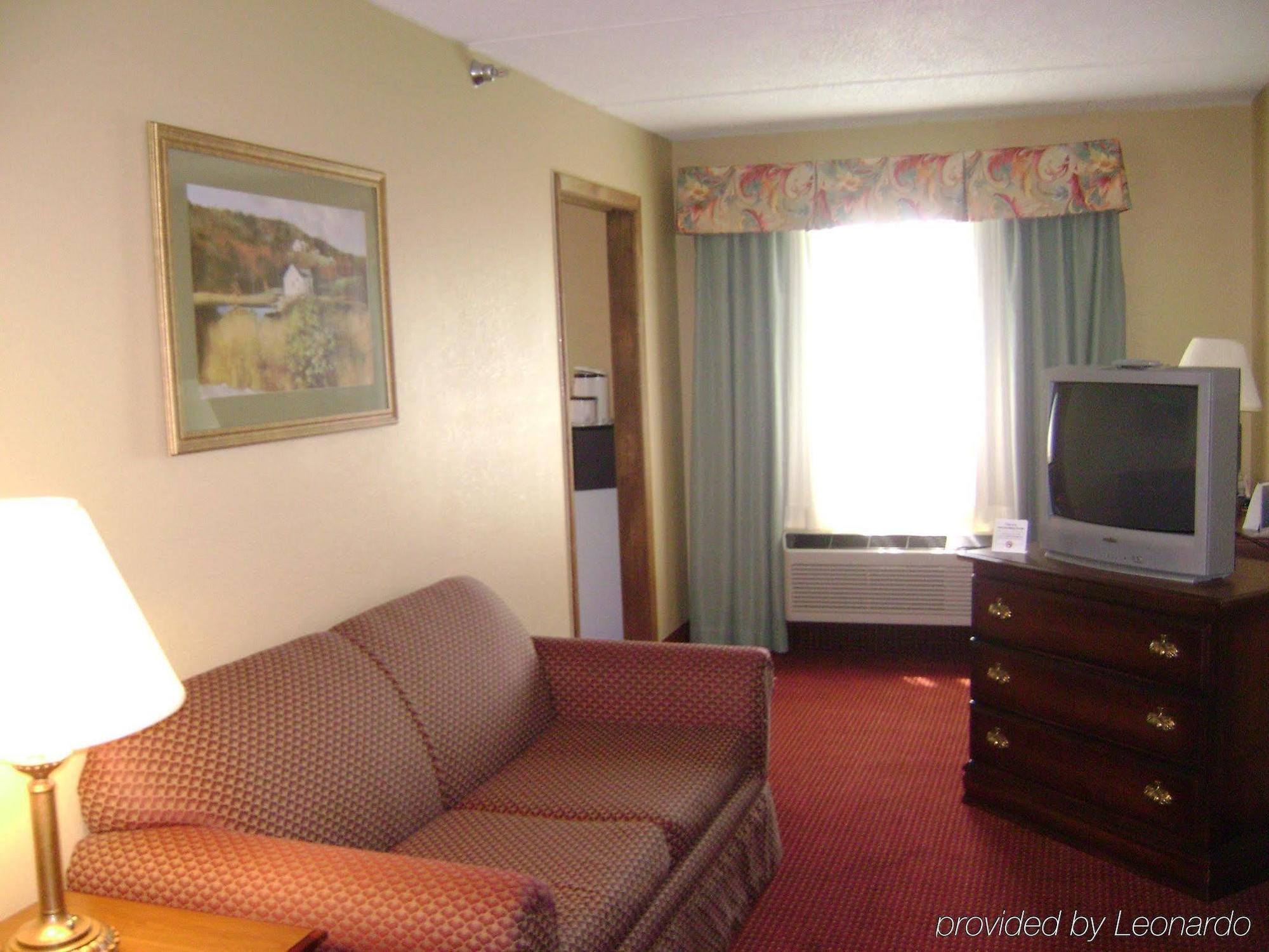 Holiday Inn Express Irwin-Pa Turnpike Exit 67, An Ihg Hotel Room photo